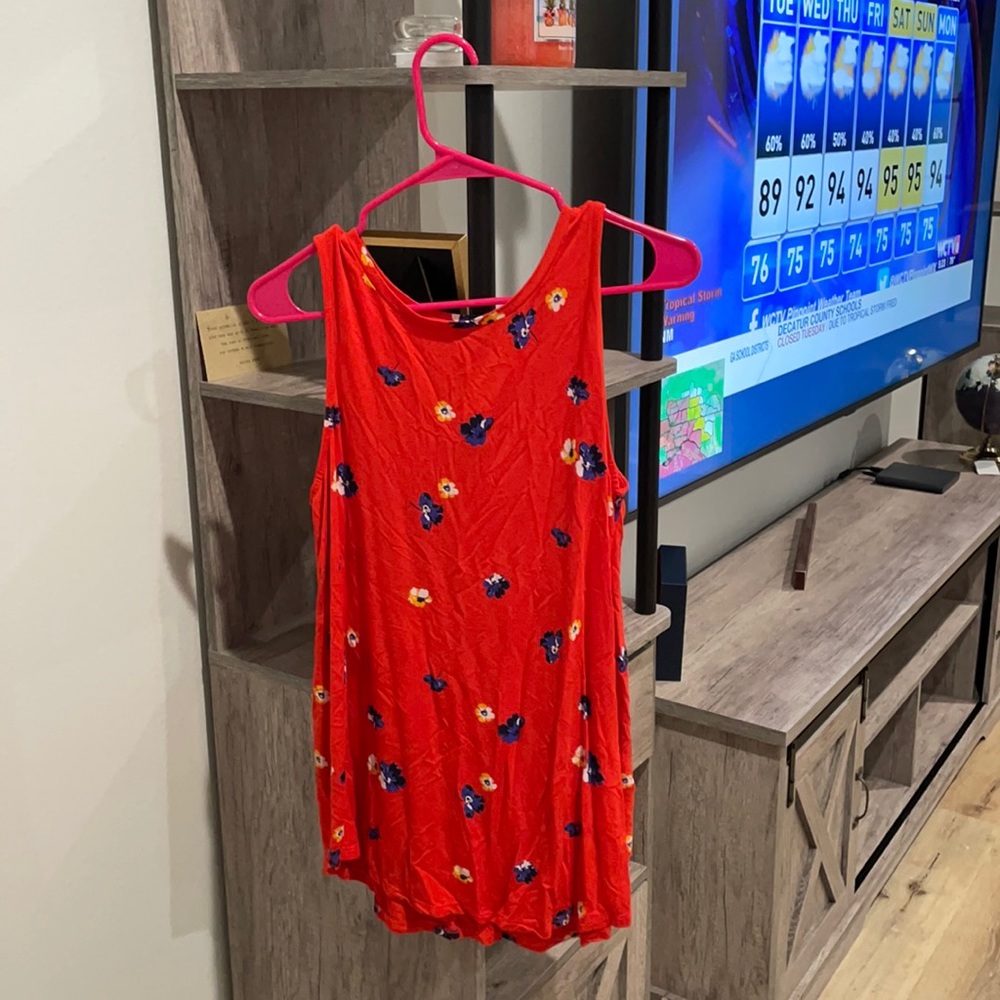 Medium old navy tank top.